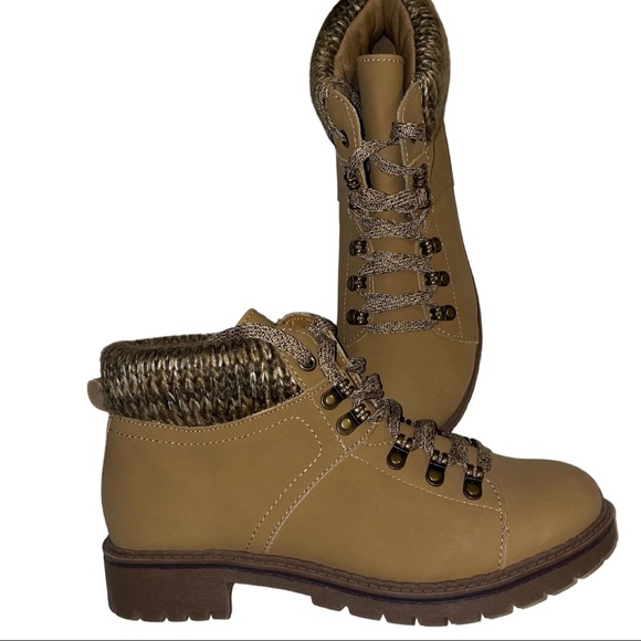 time and tru bootie suede - Picture 2 of 4